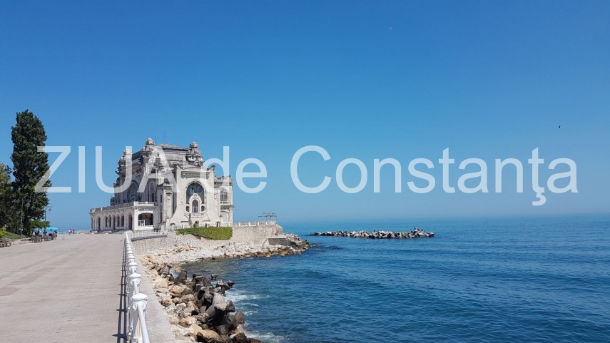 imagini impresionante surprinse pe faleza cazinoului din constanta marea invaluita intr un nor de ceata imagini impresionante surprinse pe faleza cazinoului din constanta marea invaluita intr un nor de ceata