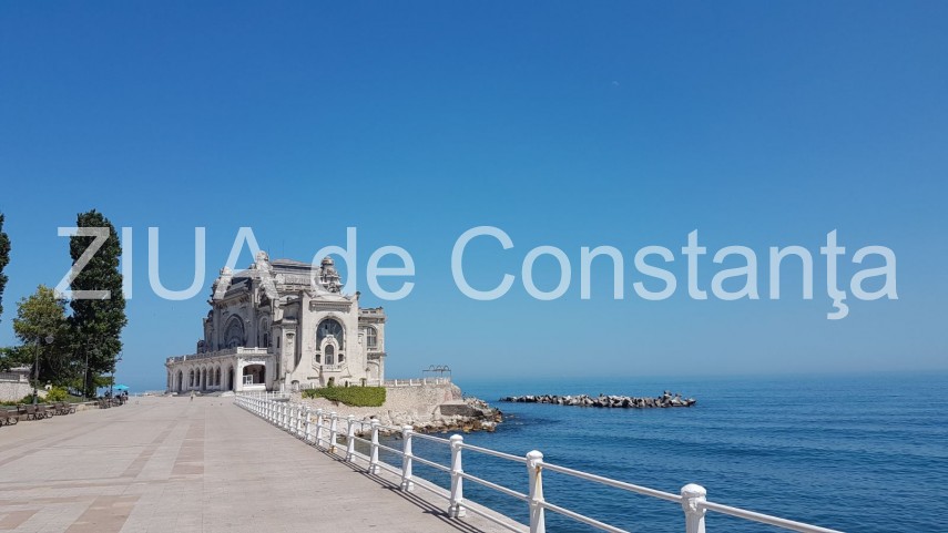imagini impresionante surprinse pe faleza cazinoului din constanta marea invaluita intr un nor de ceata imagini impresionante surprinse pe faleza cazinoului din constanta marea invaluita intr un nor de ceata