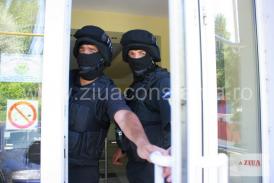 Zeci de percheziții la proxeneți. Se racolau tinerele prin metoda Loverboy. Sume uriașe obținute din activitatea infracțională