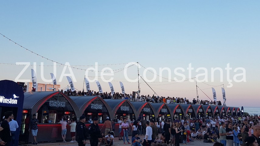 ultima seara a festivalului neversea se anunta una incendiara mii de participanti au ales sa se distreze ultima seara a festivalului neversea se anunta una incendiara mii de participanti au ales sa se distreze