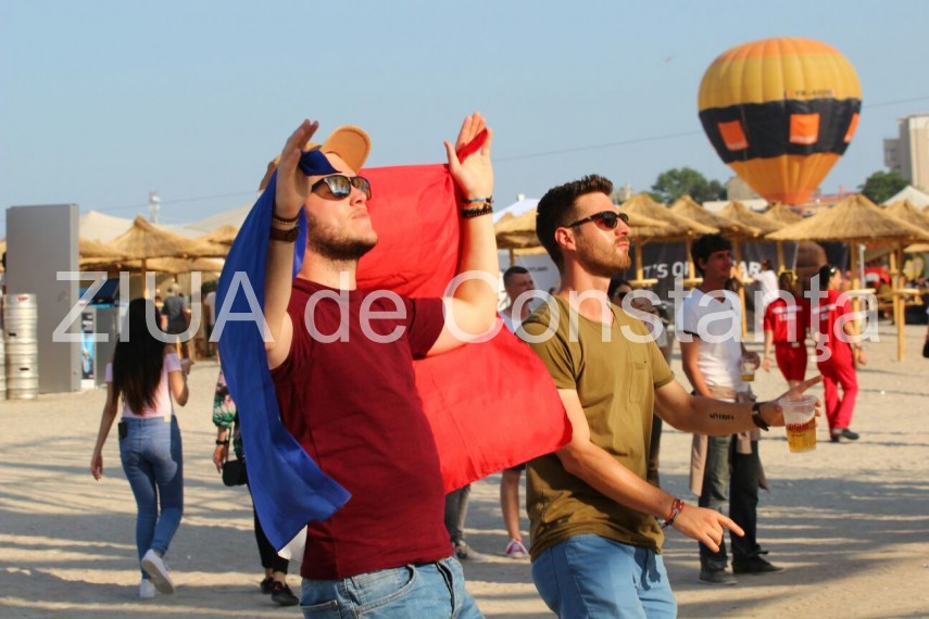 ultima seara a festivalului neversea se anunta una incendiara mii de participanti au ales sa se distreze ultima seara a festivalului neversea se anunta una incendiara mii de participanti au ales sa se distreze