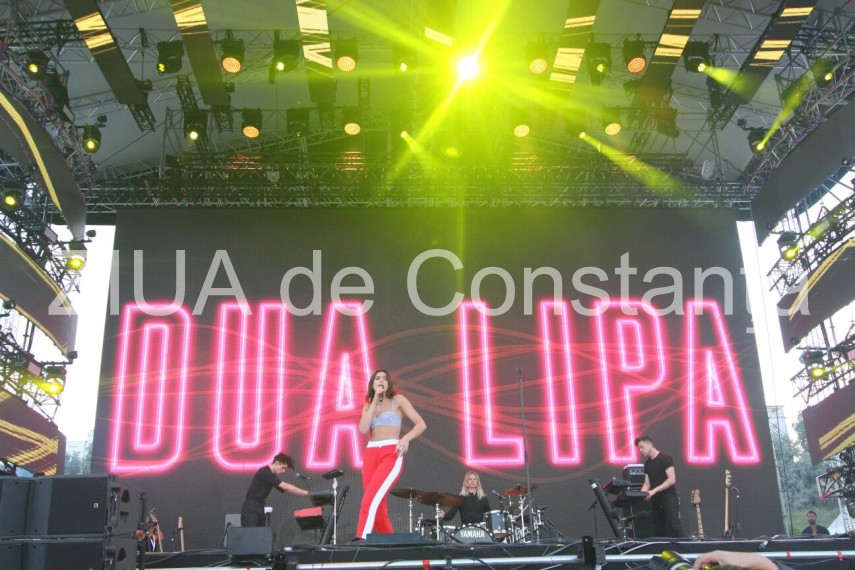 ultima seara a festivalului neversea se anunta una incendiara mii de participanti au ales sa se distreze ultima seara a festivalului neversea se anunta una incendiara mii de participanti au ales sa se distreze