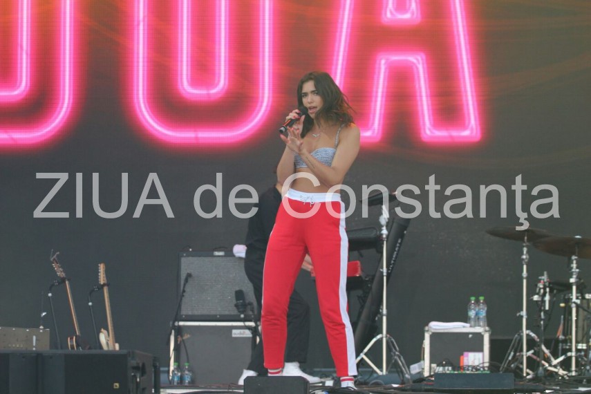 ultima seara a festivalului neversea se anunta una incendiara mii de participanti au ales sa se distreze ultima seara a festivalului neversea se anunta una incendiara mii de participanti au ales sa se distreze