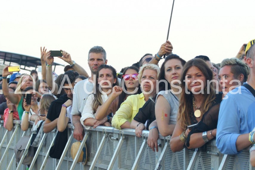 ultima seara a festivalului neversea se anunta una incendiara mii de participanti au ales sa se distreze ultima seara a festivalului neversea se anunta una incendiara mii de participanti au ales sa se distreze