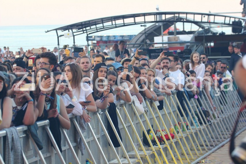 ultima seara a festivalului neversea se anunta una incendiara mii de participanti au ales sa se distreze ultima seara a festivalului neversea se anunta una incendiara mii de participanti au ales sa se distreze
