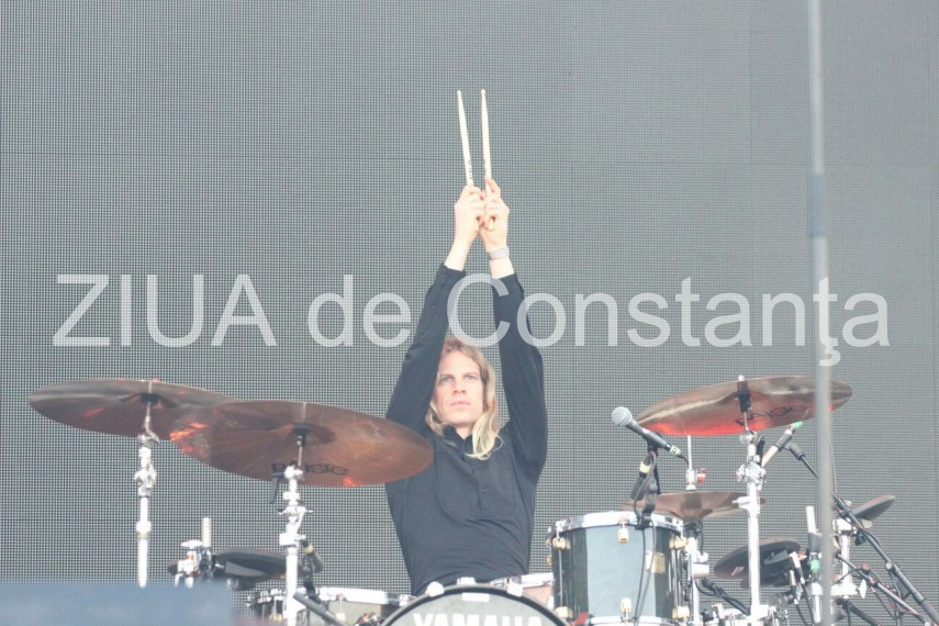 ultima seara a festivalului neversea se anunta una incendiara mii de participanti au ales sa se distreze ultima seara a festivalului neversea se anunta una incendiara mii de participanti au ales sa se distreze