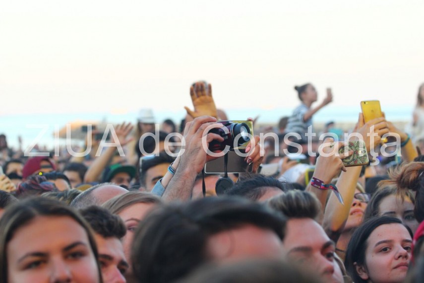 ultima seara a festivalului neversea se anunta una incendiara mii de participanti au ales sa se distreze ultima seara a festivalului neversea se anunta una incendiara mii de participanti au ales sa se distreze