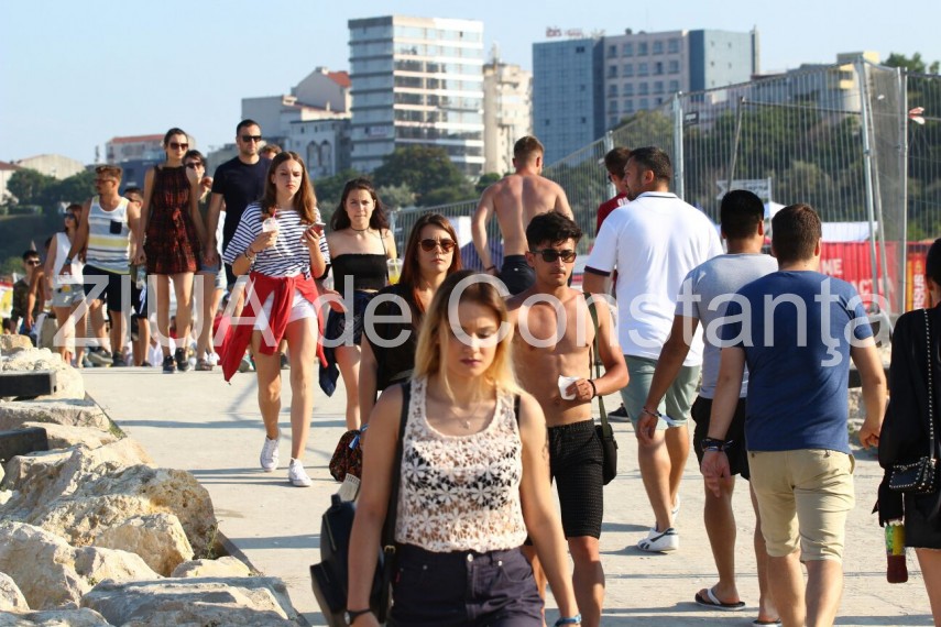ultima seara a festivalului neversea se anunta una incendiara mii de participanti au ales sa se distreze ultima seara a festivalului neversea se anunta una incendiara mii de participanti au ales sa se distreze