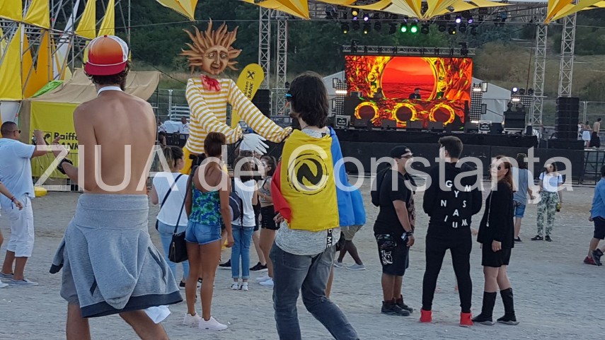 ultima seara a festivalului neversea se anunta una incendiara mii de participanti au ales sa se distreze ultima seara a festivalului neversea se anunta una incendiara mii de participanti au ales sa se distreze