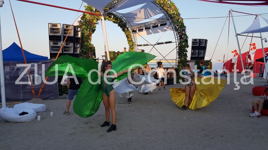 ultima seara a festivalului neversea se anunta una incendiara mii de participanti au ales sa se distreze ultima seara a festivalului neversea se anunta una incendiara mii de participanti au ales sa se distreze