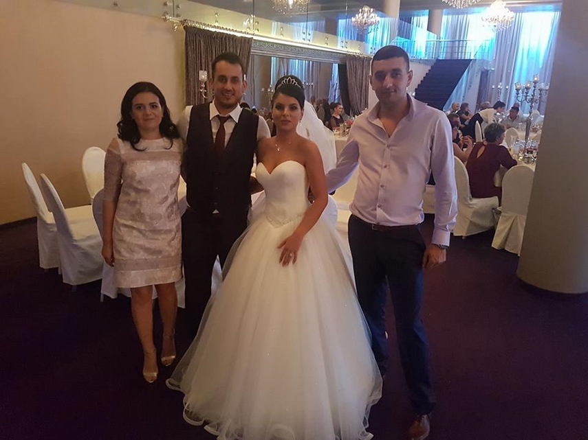 mirele a fost junior al fc farul actorul si interpretul hari gromosteanu l a cununat pe fostul fotbalist mirele a fost junior al fc farul actorul si interpretul hari gromosteanu l a cununat pe fostul fotbalist