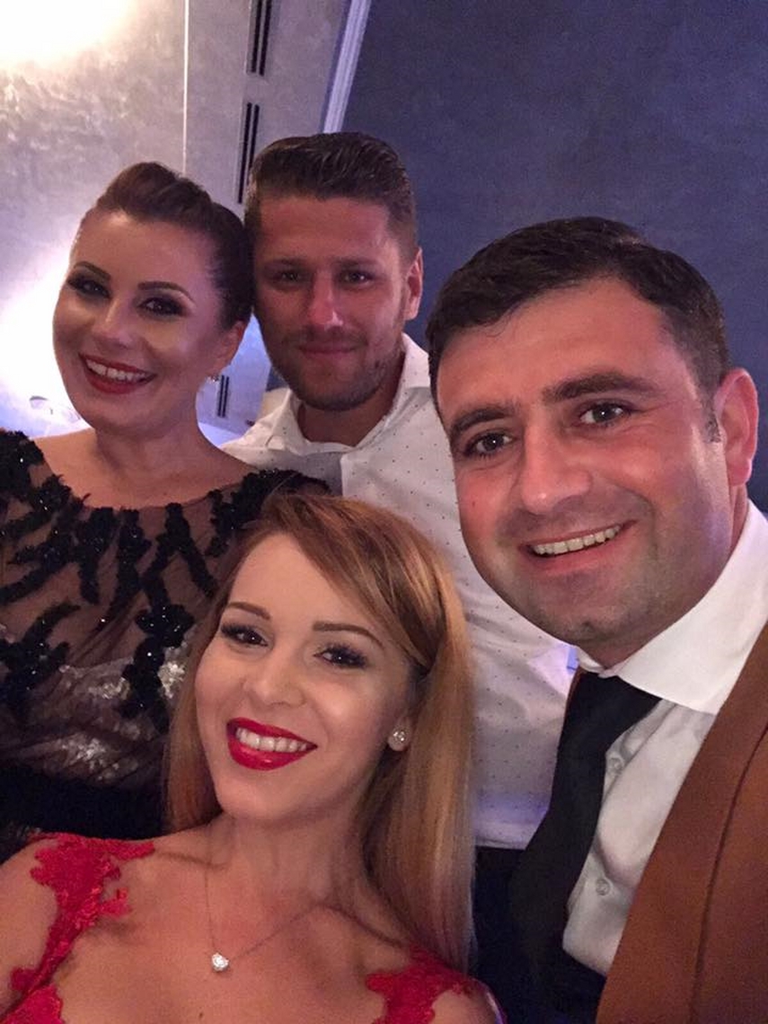 mirele a fost junior al fc farul actorul si interpretul hari gromosteanu l a cununat pe fostul fotbalist mirele a fost junior al fc farul actorul si interpretul hari gromosteanu l a cununat pe fostul fotbalist