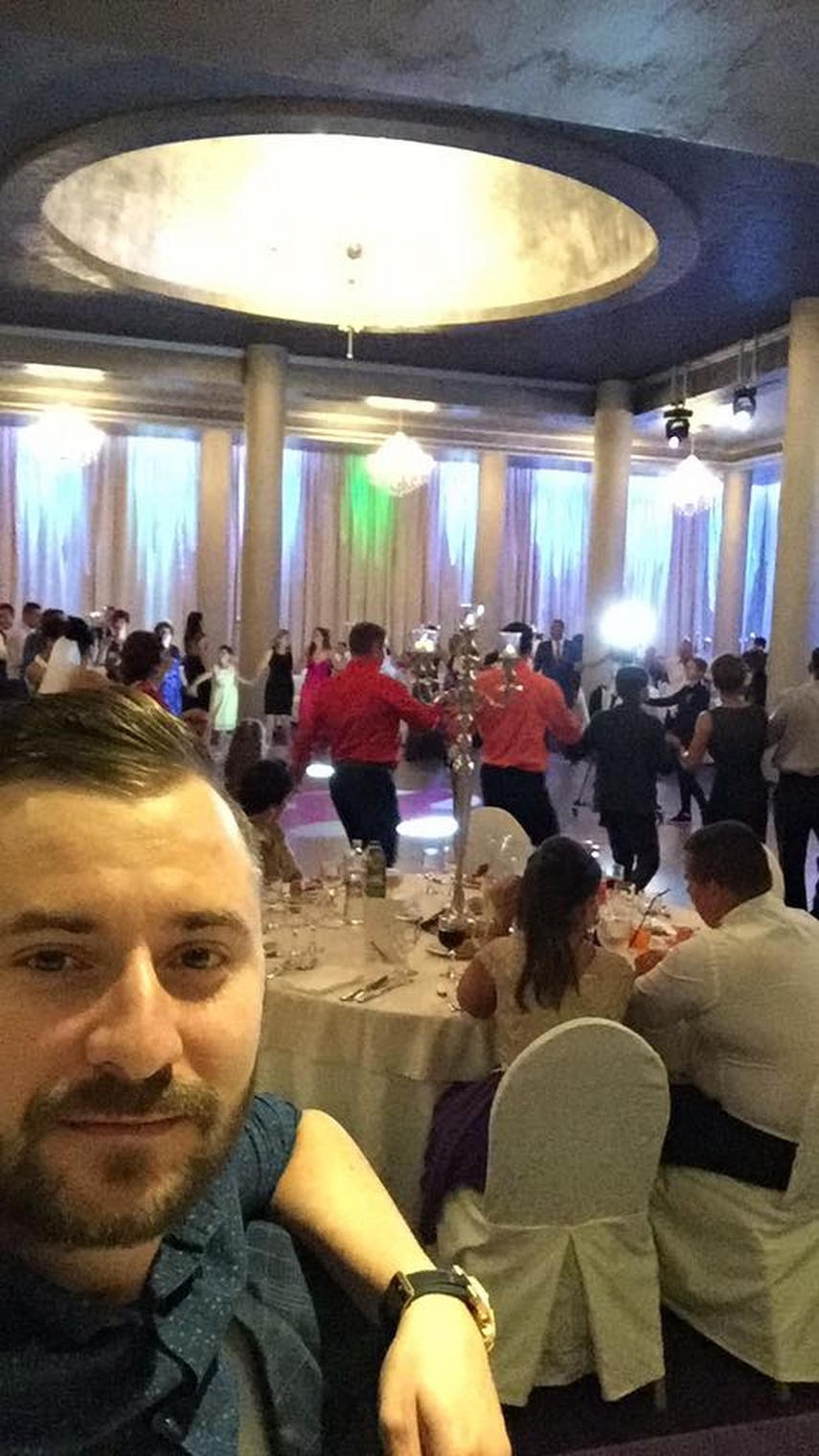 mirele a fost junior al fc farul actorul si interpretul hari gromosteanu l a cununat pe fostul fotbalist mirele a fost junior al fc farul actorul si interpretul hari gromosteanu l a cununat pe fostul fotbalist