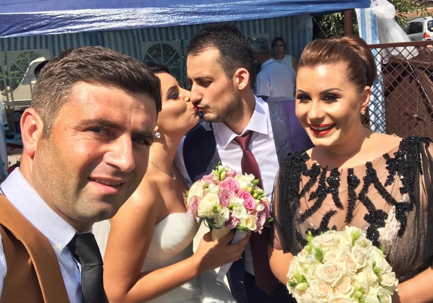 mirele a fost junior al fc farul actorul si interpretul hari gromosteanu l a cununat pe fostul fotbalist mirele a fost junior al fc farul actorul si interpretul hari gromosteanu l a cununat pe fostul fotbalist