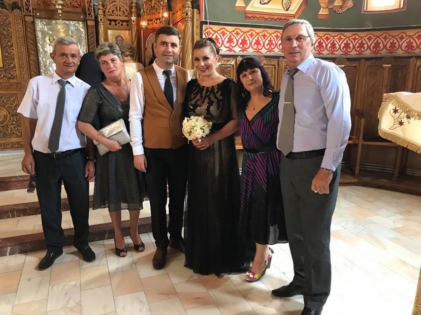 mirele a fost junior al fc farul actorul si interpretul hari gromosteanu l a cununat pe fostul fotbalist mirele a fost junior al fc farul actorul si interpretul hari gromosteanu l a cununat pe fostul fotbalist