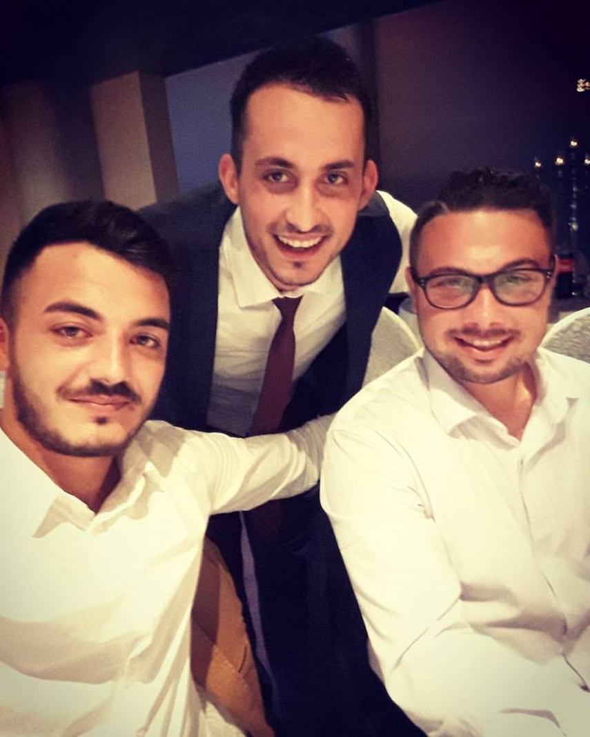 mirele a fost junior al fc farul actorul si interpretul hari gromosteanu l a cununat pe fostul fotbalist mirele a fost junior al fc farul actorul si interpretul hari gromosteanu l a cununat pe fostul fotbalist