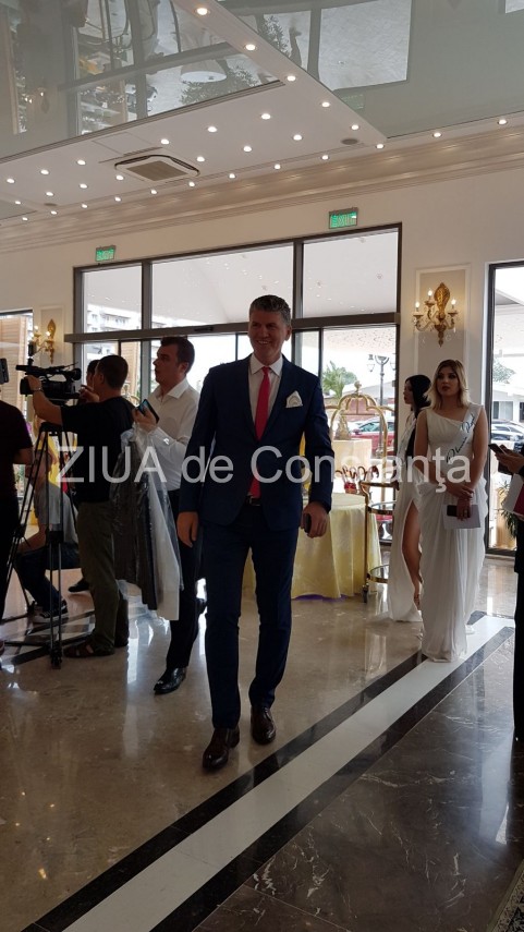 premierul mihai tudose vine la mamaia participa la inaugurarea hotelului phoenicia royal 635029 premierul mihai tudose vine la mamaia participa la inaugurarea hotelului phoenicia royal 635029