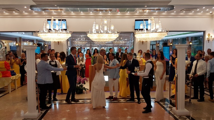 premierul mihai tudose vine la mamaia participa la inaugurarea hotelului phoenicia royal 635029 premierul mihai tudose vine la mamaia participa la inaugurarea hotelului phoenicia royal 635029