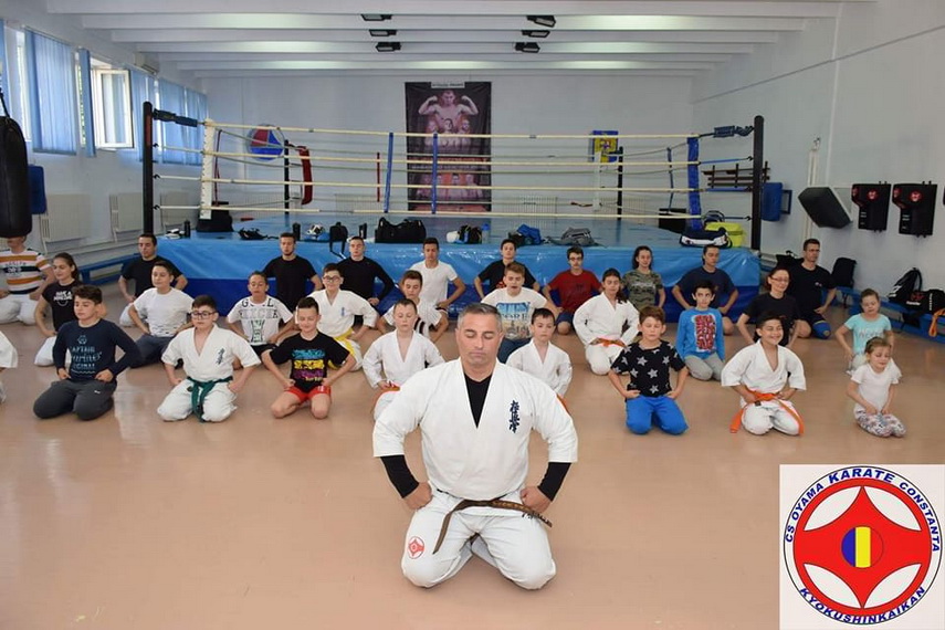 ma numesc maya maria si va salut pe toti antrenorul marius burlacu de la oyama karate tata pentru a doua ma numesc maya maria si va salut pe toti antrenorul marius burlacu de la oyama karate tata pentru a doua