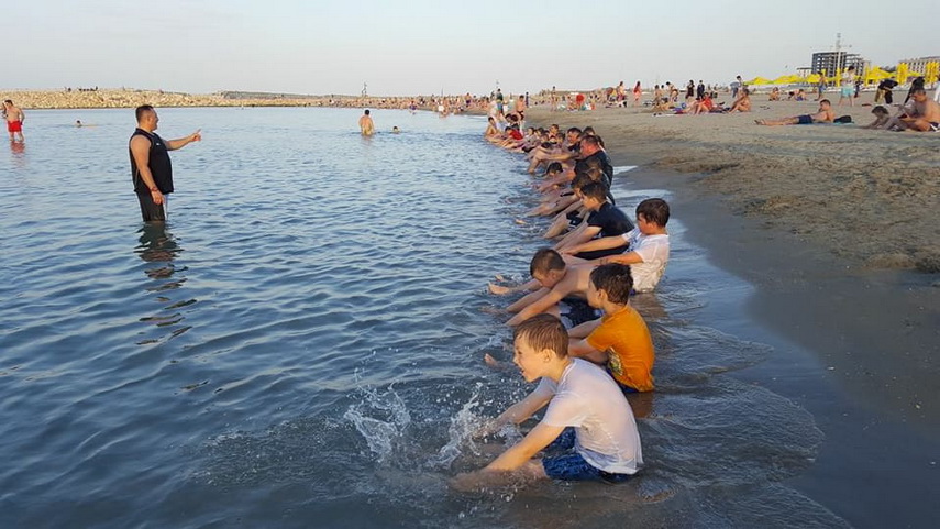 ma numesc maya maria si va salut pe toti antrenorul marius burlacu de la oyama karate tata pentru a doua ma numesc maya maria si va salut pe toti antrenorul marius burlacu de la oyama karate tata pentru a doua