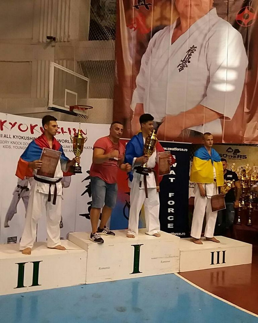 ma numesc maya maria si va salut pe toti antrenorul marius burlacu de la oyama karate tata pentru a doua ma numesc maya maria si va salut pe toti antrenorul marius burlacu de la oyama karate tata pentru a doua