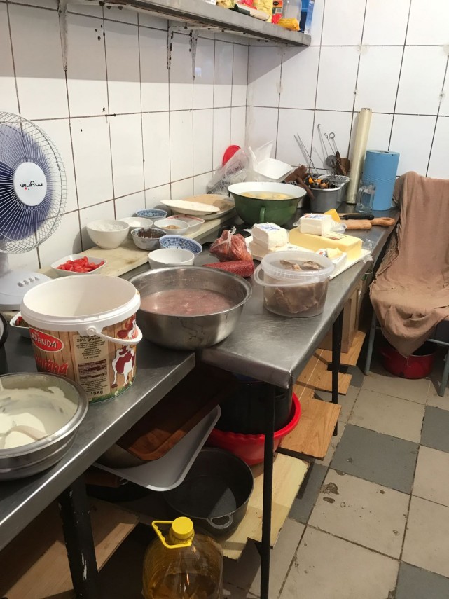 control al comisarilor cjpc constanta la o terasa din eforie sud mizerie de nedescris atat in bucatarie control al comisarilor cjpc constanta la o terasa din eforie sud mizerie de nedescris atat in bucatarie