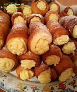 Rulouri umplute cu cremă de vanilie