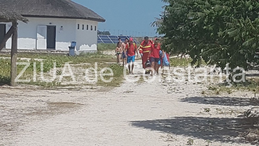 fetita in pericol de inec intr o piscina in gura portitei 635769 fetita in pericol de inec intr o piscina in gura portitei 635769