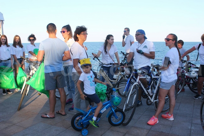 tinerii din caravana polaris au indemnat constantenii sa pastreze curatenia orasului si sa adopte un tinerii din caravana polaris au indemnat constantenii sa pastreze curatenia orasului si sa adopte un