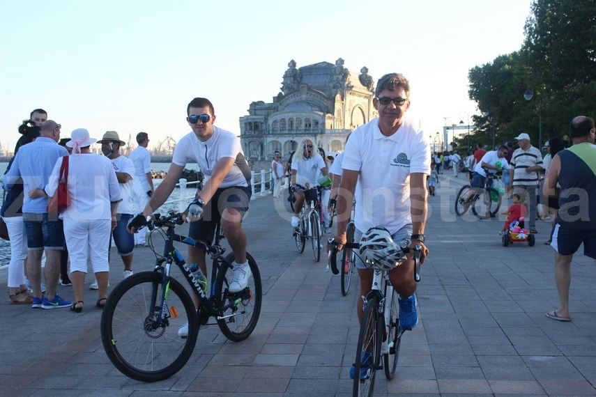 tinerii din caravana polaris au indemnat constantenii sa pastreze curatenia orasului si sa adopte un tinerii din caravana polaris au indemnat constantenii sa pastreze curatenia orasului si sa adopte un
