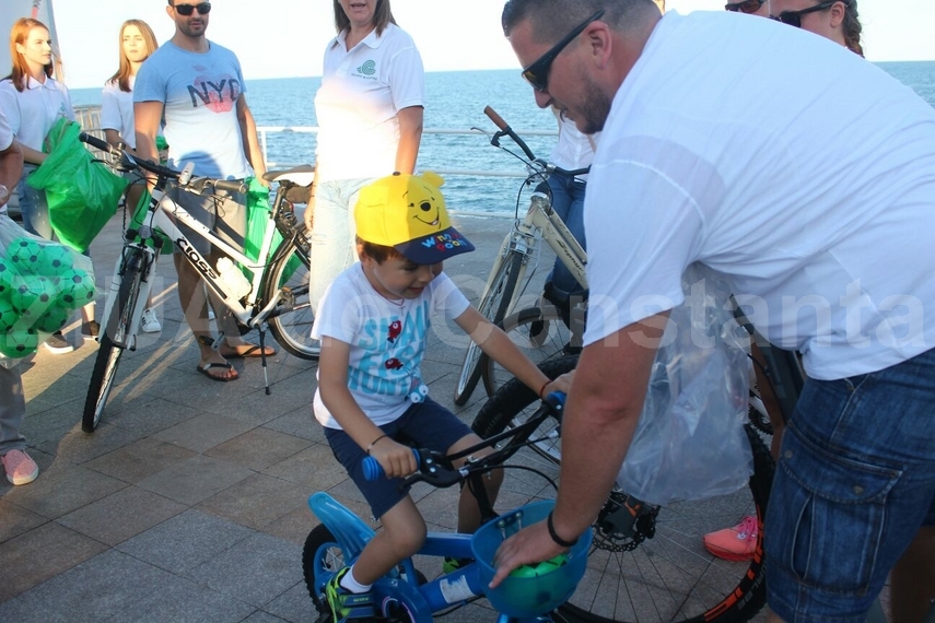 tinerii din caravana polaris au indemnat constantenii sa pastreze curatenia orasului si sa adopte un tinerii din caravana polaris au indemnat constantenii sa pastreze curatenia orasului si sa adopte un