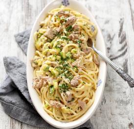 Spaghetti carbonara cu ton şi dovlecei