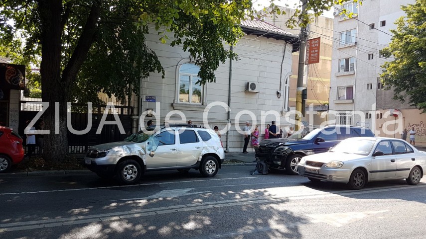 constanta accident rutier pe strada ig duca o masina s a rasturnat doua autoturisme de teren implicate constanta accident rutier pe strada ig duca o masina s a rasturnat doua autoturisme de teren implicate