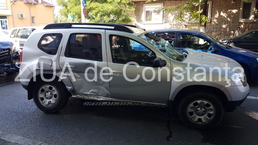 constanta accident rutier pe strada ig duca o masina s a rasturnat doua autoturisme de teren implicate constanta accident rutier pe strada ig duca o masina s a rasturnat doua autoturisme de teren implicate