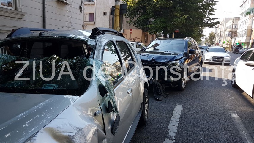 constanta accident rutier pe strada ig duca o masina s a rasturnat doua autoturisme de teren implicate constanta accident rutier pe strada ig duca o masina s a rasturnat doua autoturisme de teren implicate
