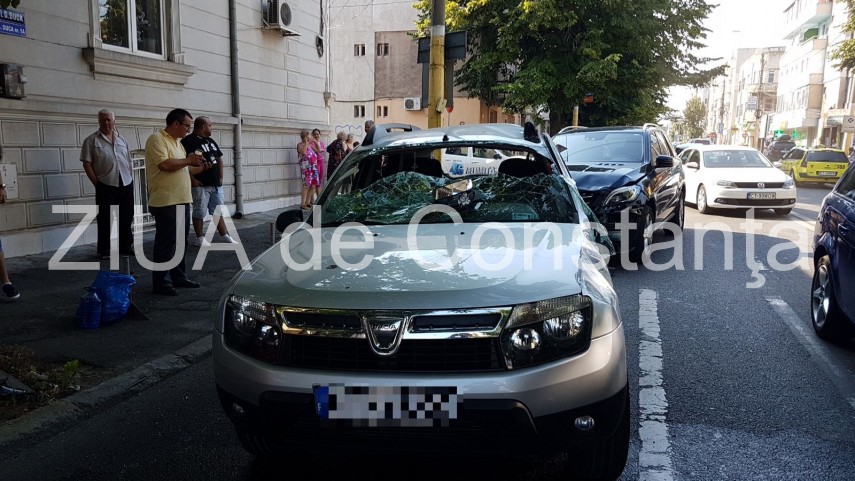 constanta accident rutier pe strada ig duca o masina s a rasturnat doua autoturisme de teren implicate constanta accident rutier pe strada ig duca o masina s a rasturnat doua autoturisme de teren implicate