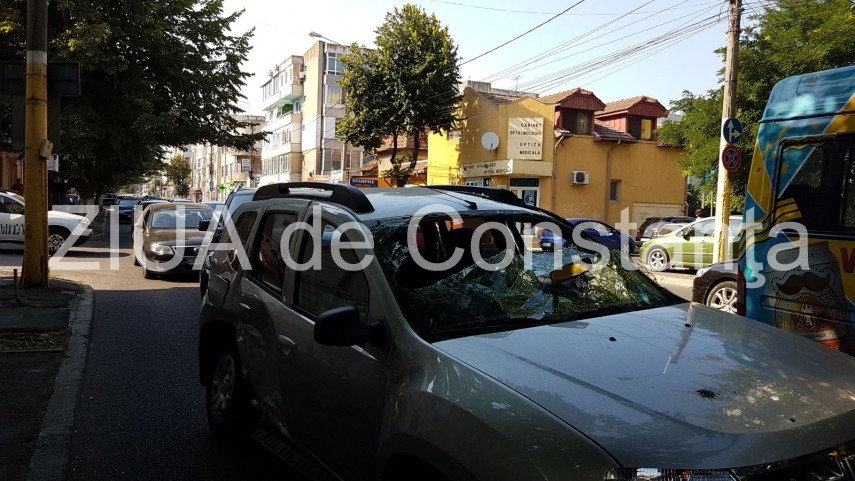 constanta accident rutier pe strada ig duca o masina s a rasturnat doua autoturisme de teren implicate constanta accident rutier pe strada ig duca o masina s a rasturnat doua autoturisme de teren implicate