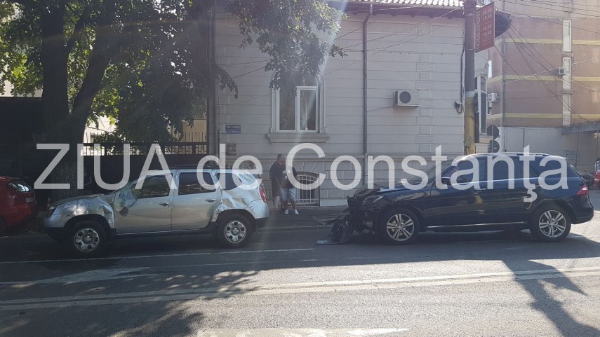 constanta accident rutier pe strada ig duca o masina s a rasturnat doua autoturisme de teren implicate constanta accident rutier pe strada ig duca o masina s a rasturnat doua autoturisme de teren implicate