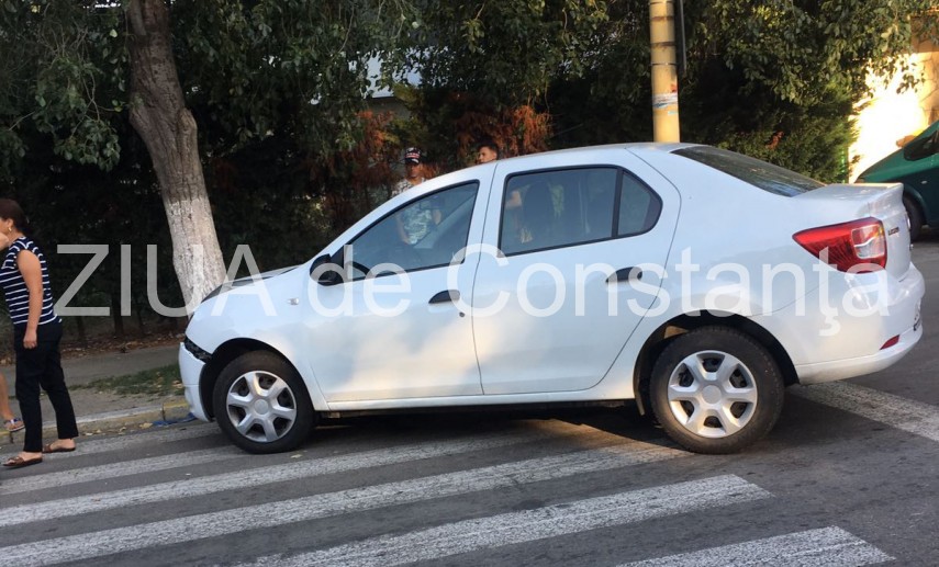 accident in statiunea mamaia in dreptul hotelului caraiman doua masini implicate o victima galerie foto accident in statiunea mamaia in dreptul hotelului caraiman doua masini implicate o victima galerie foto