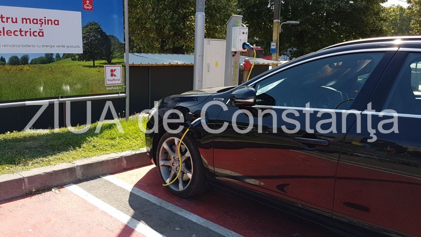 imagini cum intalnesti foarte rar in constanta un volvo v60 d6 awd alimentat cu energie electrica in imagini cum intalnesti foarte rar in constanta un volvo v60 d6 awd alimentat cu energie electrica in