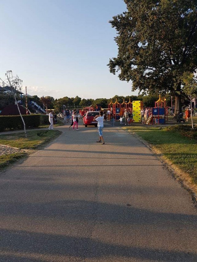 o masina a circulat prin tara piticilor parcul tabacariei ce i a spus soferul unui parinte indignat de o masina a circulat prin tara piticilor parcul tabacariei ce i a spus soferul unui parinte indignat de