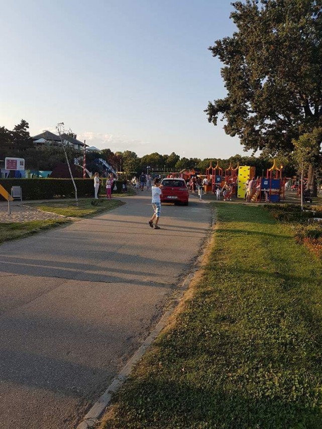 o masina a circulat prin tara piticilor parcul tabacariei ce i a spus soferul unui parinte indignat de o masina a circulat prin tara piticilor parcul tabacariei ce i a spus soferul unui parinte indignat de