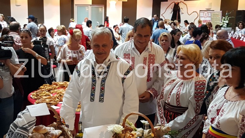 dragnea face o degustare de palinca direct din sticla galerie foto 637484 dragnea face o degustare de palinca direct din sticla galerie foto 637484