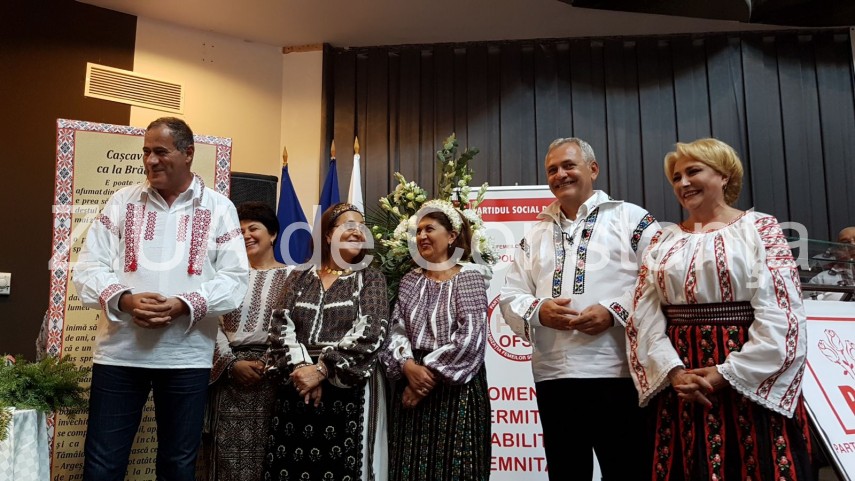 dragnea face o degustare de palinca direct din sticla galerie foto 637484 dragnea face o degustare de palinca direct din sticla galerie foto 637484