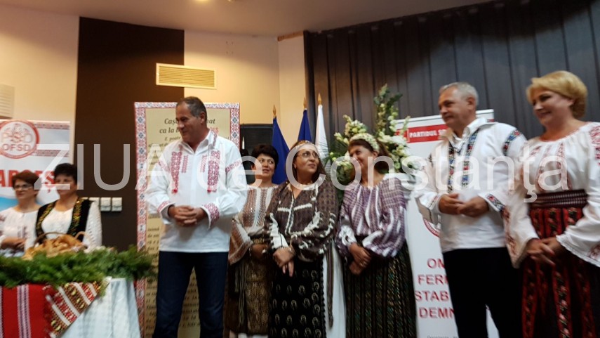 dragnea face o degustare de palinca direct din sticla galerie foto 637484 dragnea face o degustare de palinca direct din sticla galerie foto 637484