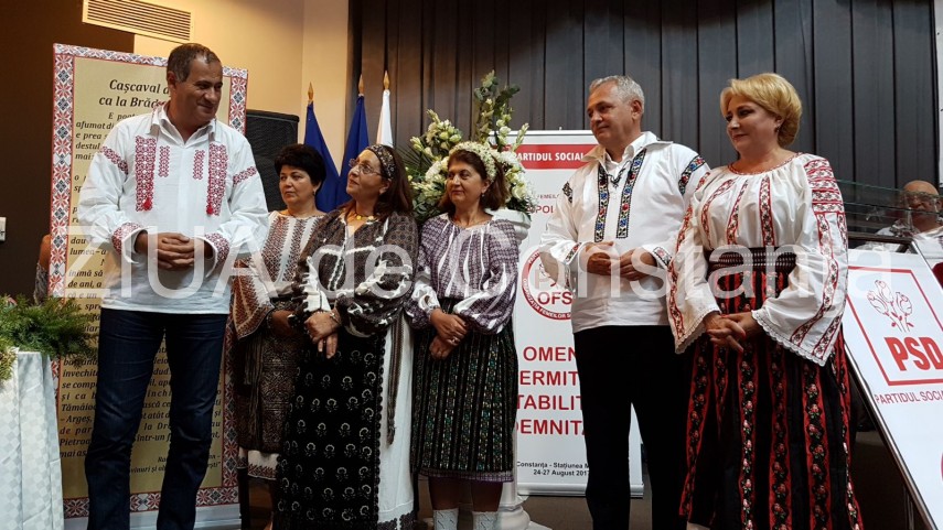 dragnea face o degustare de palinca direct din sticla galerie foto 637484 dragnea face o degustare de palinca direct din sticla galerie foto 637484