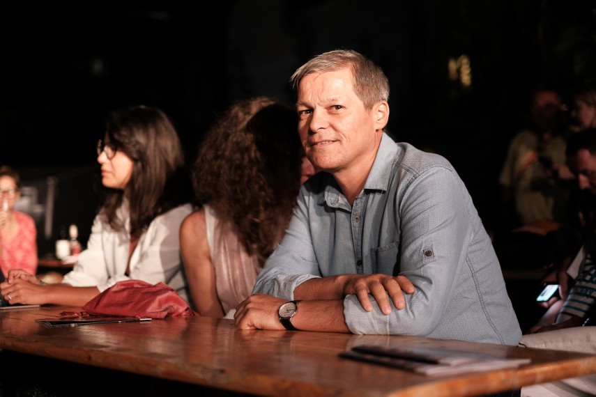 fostul premier dacian ciolos prezent la festivalul vslo de la vama veche galerie foto 637571 fostul premier dacian ciolos prezent la festivalul vslo de la vama veche galerie foto 637571