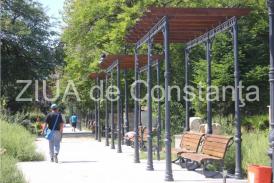 Constanța. Ați mai fost prin Parcul de la Primărie? Am fost noi. Iată cum arată. Umbrare, foișoare, bănci noi, aparate de fitness, locuri de joacă (galerie foto)