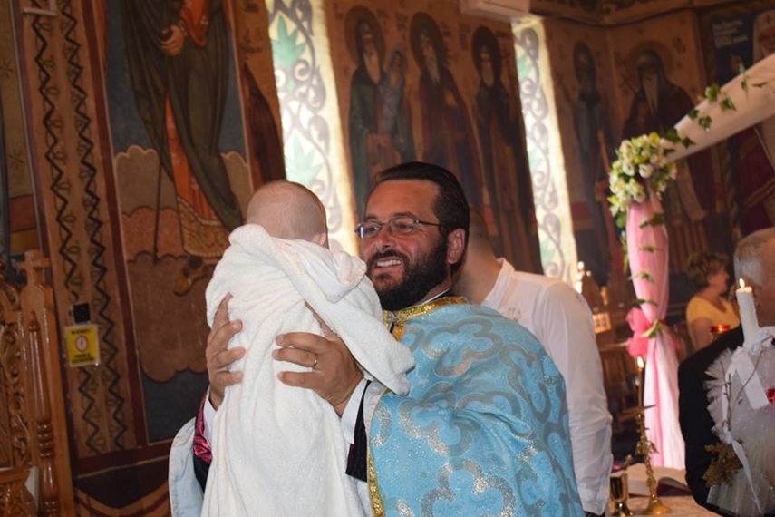 de nasterea maicii domnului doi copii abandonati aflati in asistenta maternala au fost botezati la cumpana