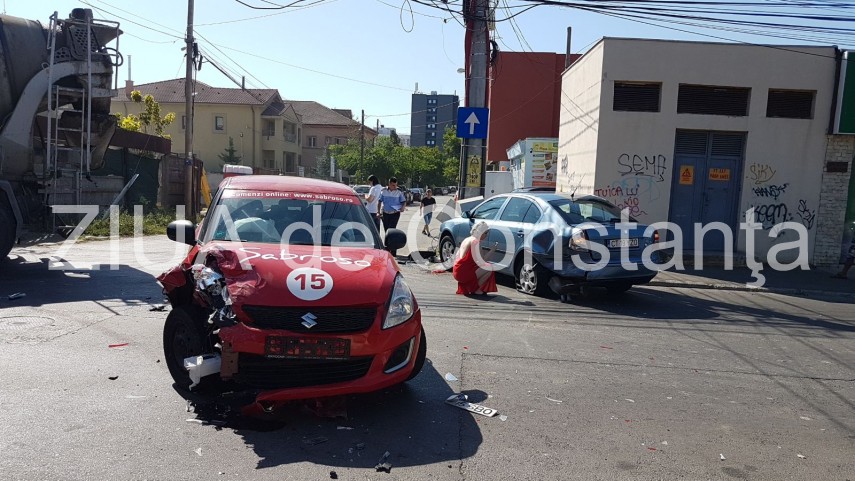 accident rutier in constanta la intersectia strazilor unirii cu muncel intervine motocicleta smurd cu accident rutier in constanta la intersectia strazilor unirii cu muncel intervine motocicleta smurd cu
